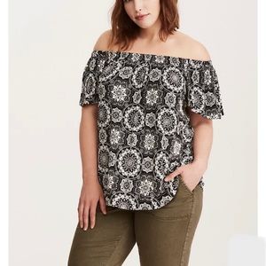 Torrid Medallion Black White Off Shoulder Short Sleeve Blouse Women Plus 2X